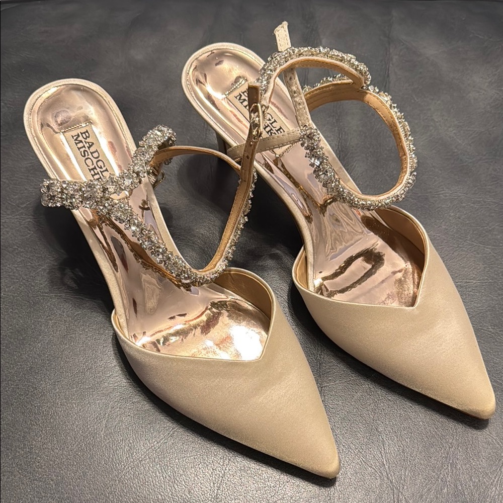 Badgley Mischka Champagne/Cream Heels with Pointed Toe and Ankle Strap